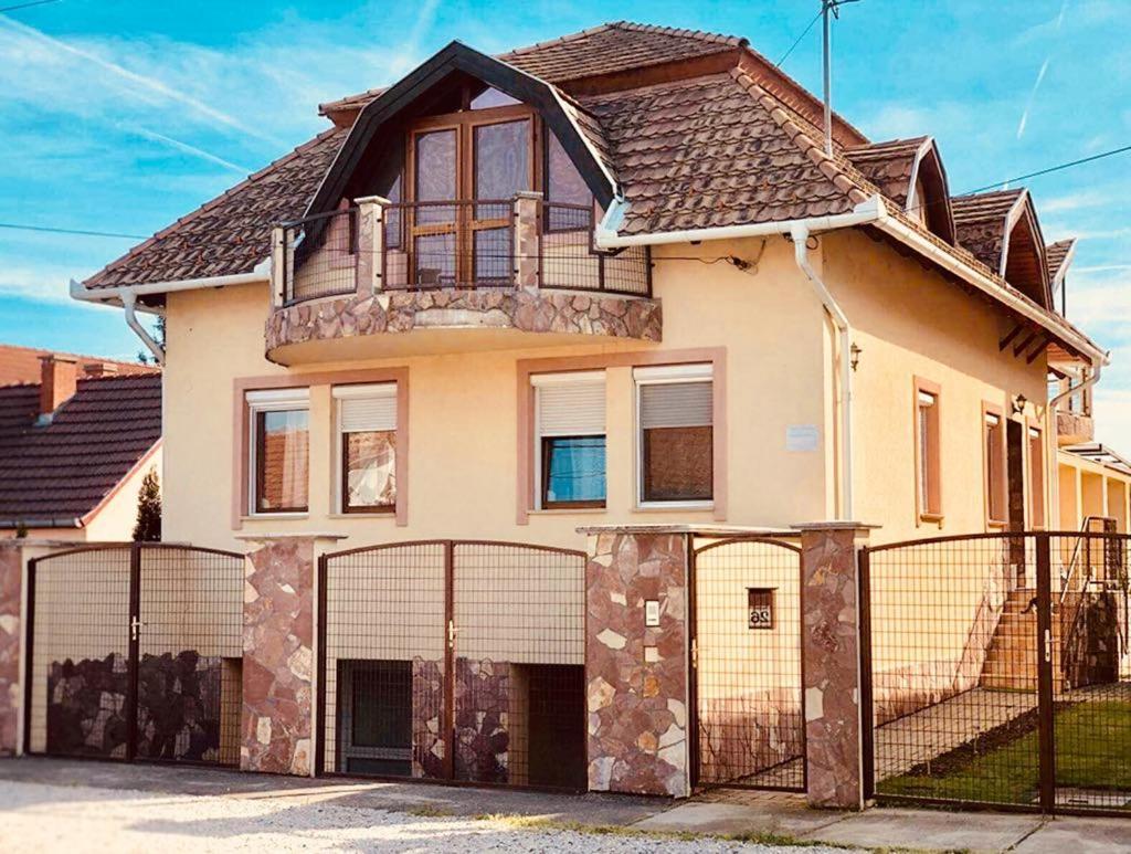 Aranylo Apartmanhaz Hajdúszoboszló Exterior foto
